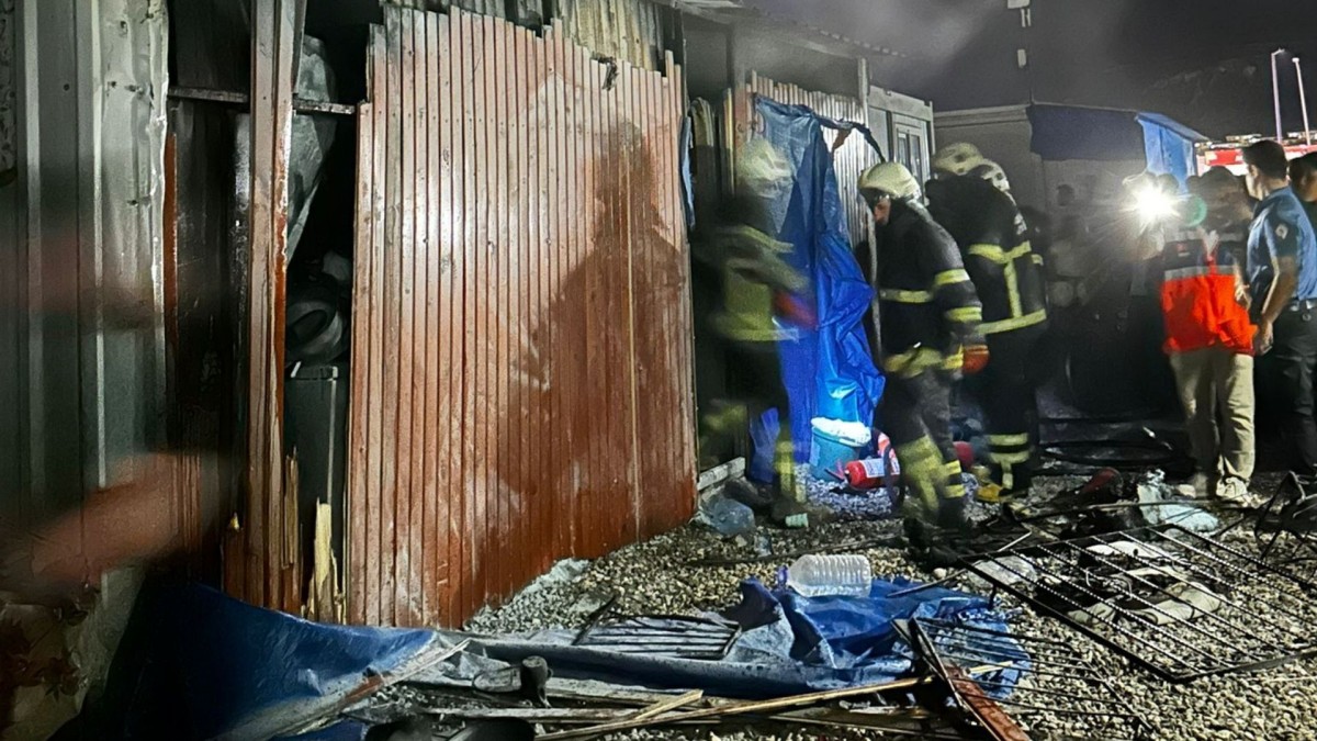 Adıyaman K19 Konteyner Kent’te elektrik kaçağı yangına neden oldu  - Videolu Haber