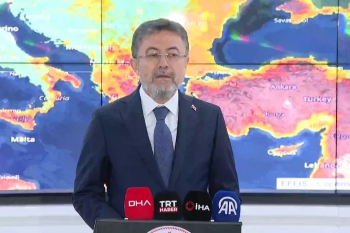 Bakan Yumaklı, Yangınlara Karşı Müdahalenin Devam Ettiğini Bildirdi